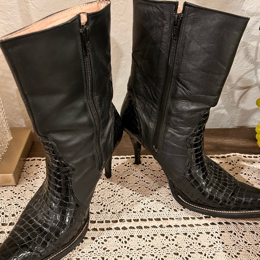 Elegant Black Leather Women's Boots
